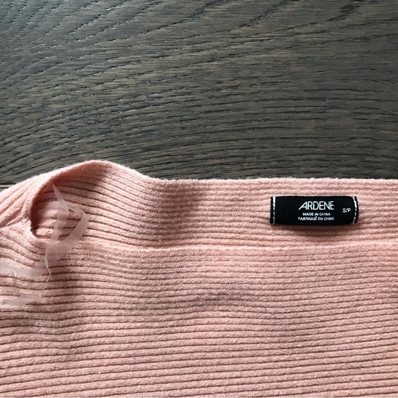 Ardene sweater - size small - washed but never worn - Picture 2 of 3